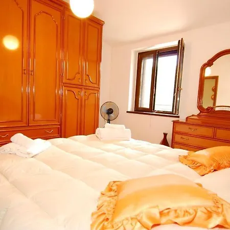 Umbrian Hills Flat - Free Parking & Garden